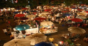 the_sunday_night_market_in_chiang_mai