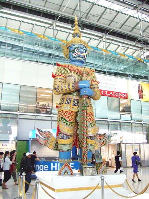 Statue géant bleue à Suvanarbhumi