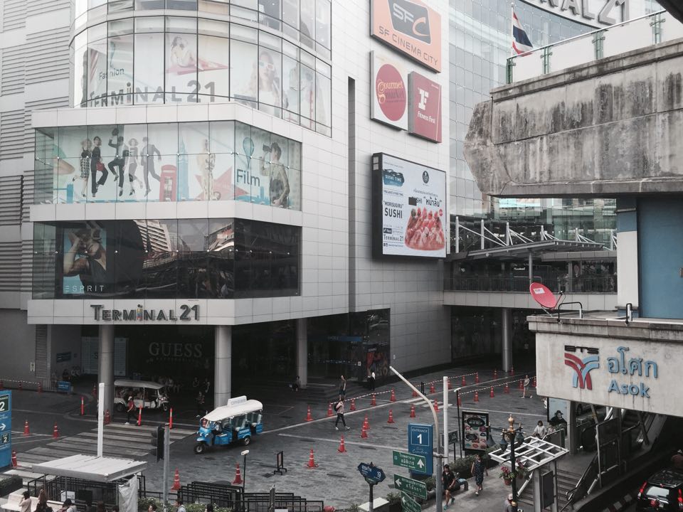 [BANGKOK] L’Effervescence du Quartier Asoke