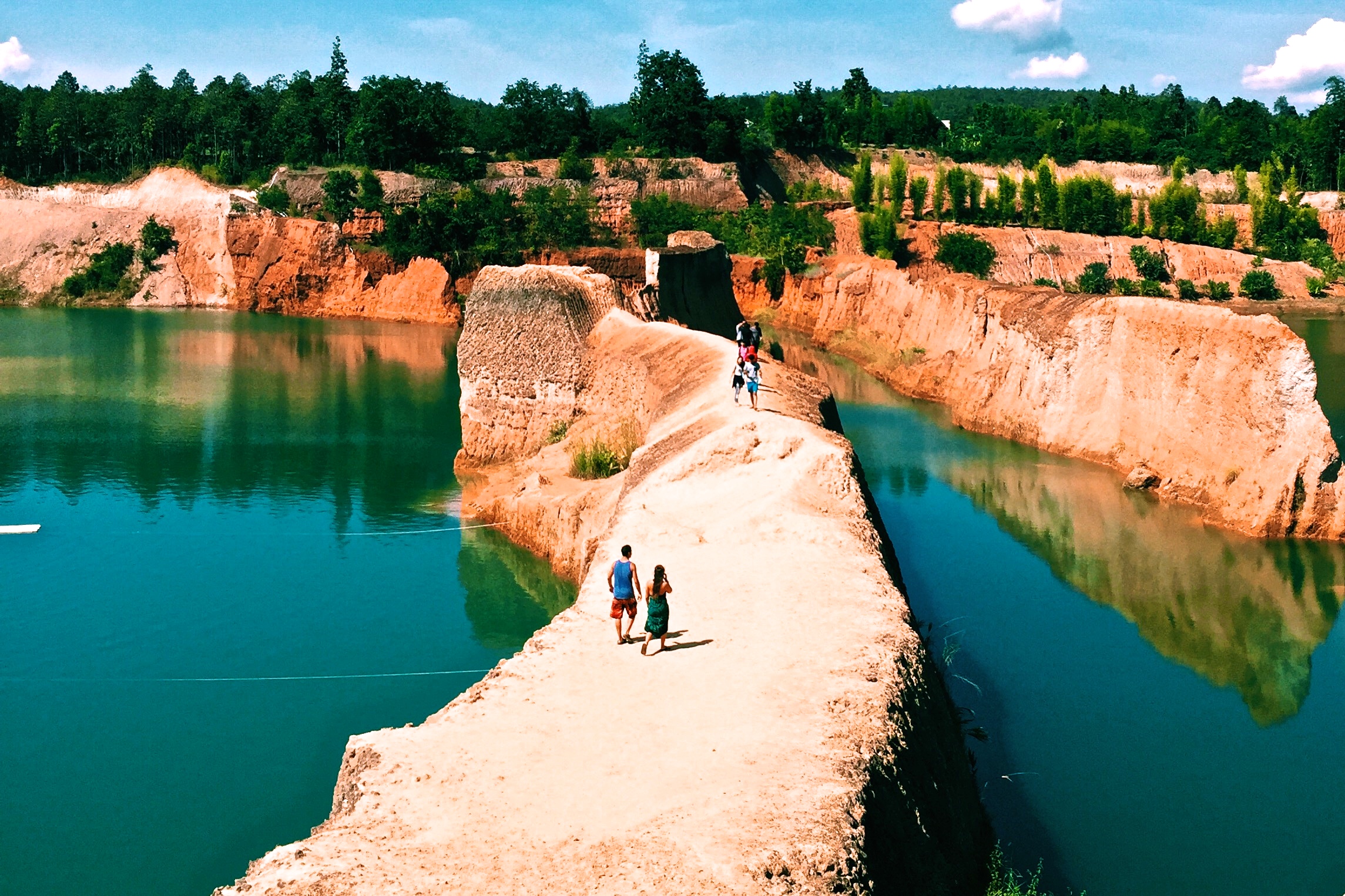 Каньон в красном сулине фото