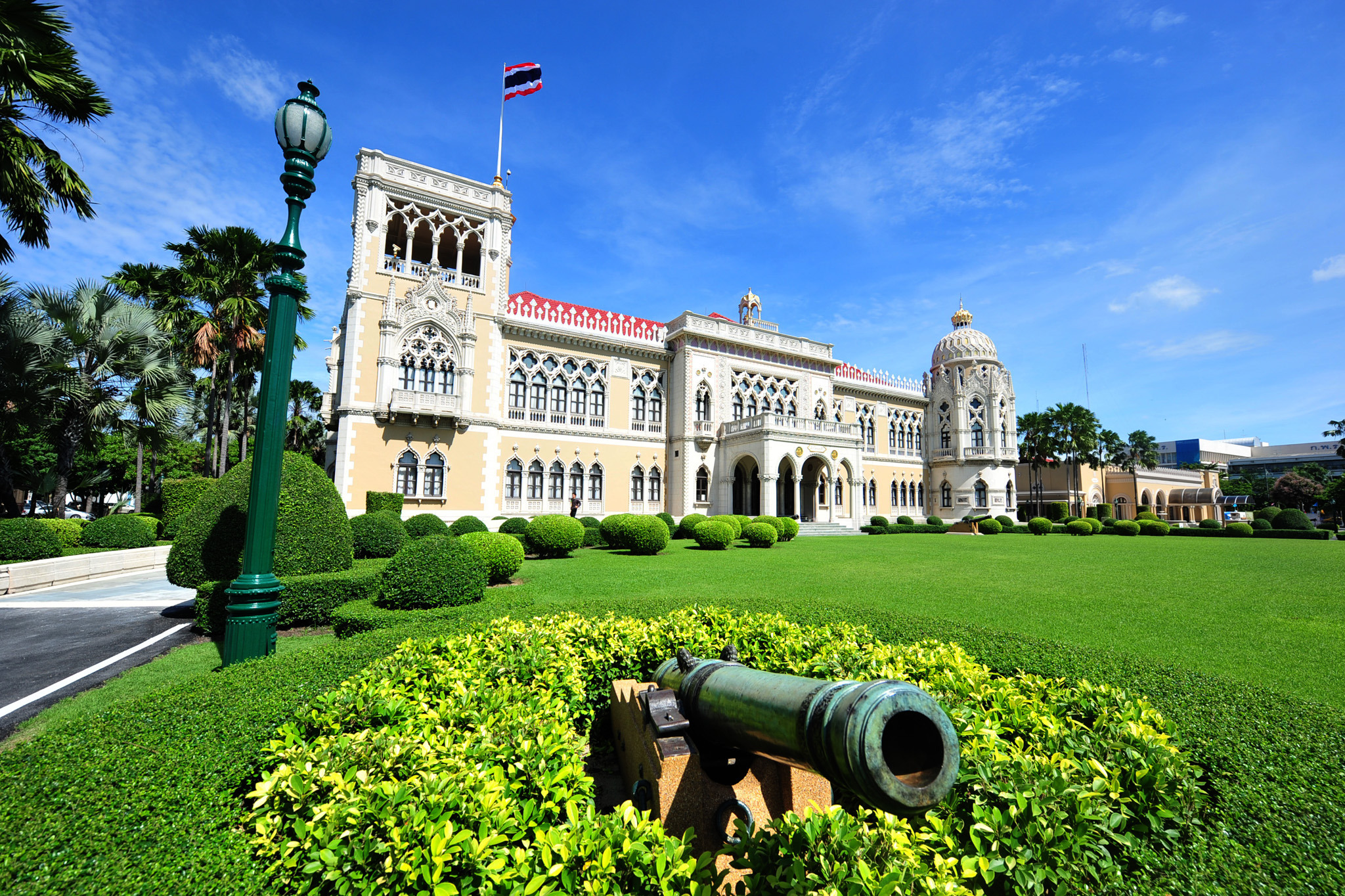 Le Parlement invite le Prince à devenir le nouveau Roi