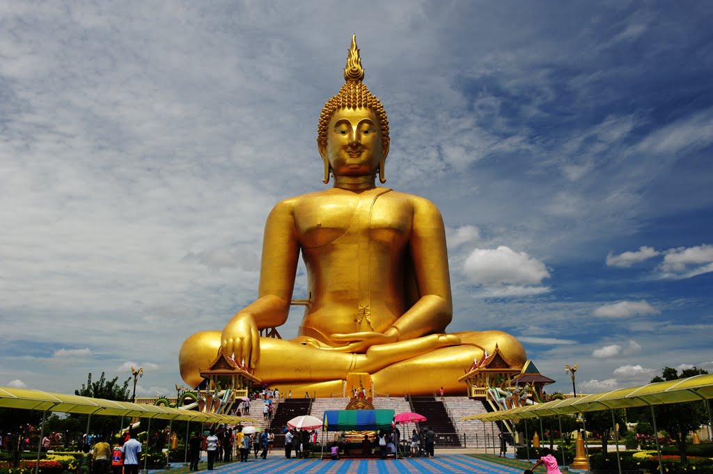 Wat Muang, le temple à l’immense Bouddha
