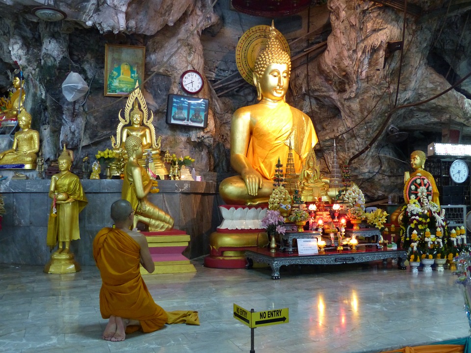 Photo libre de droit de Bouddha En Ortemple Tiger Cavethaïlande