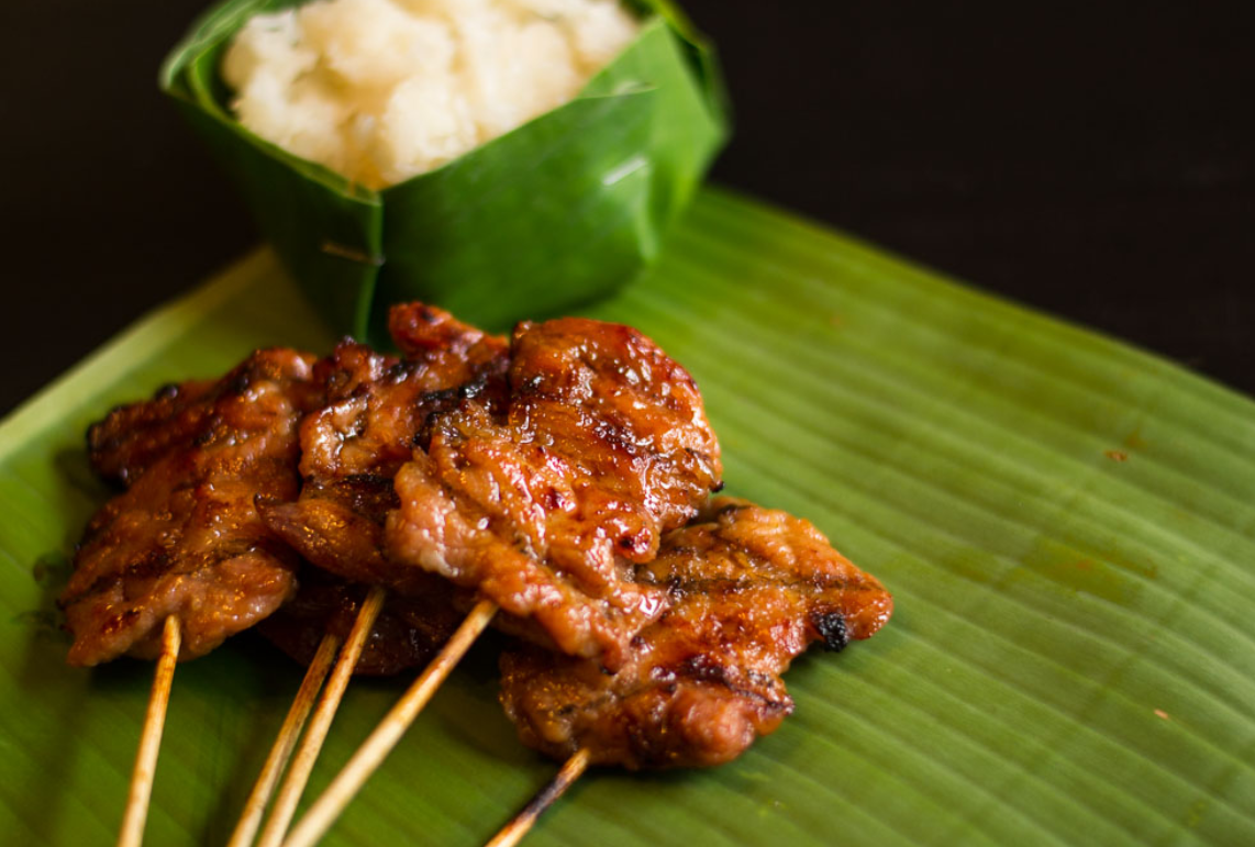 Recette brochettes de porc thaï – Khao Niew Moo Ping
