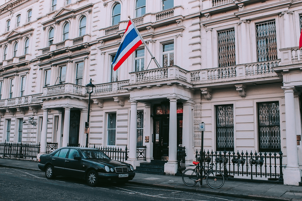 La Thaïlande revient sur des mesures restrictives pour limiter la propagation du covid-19