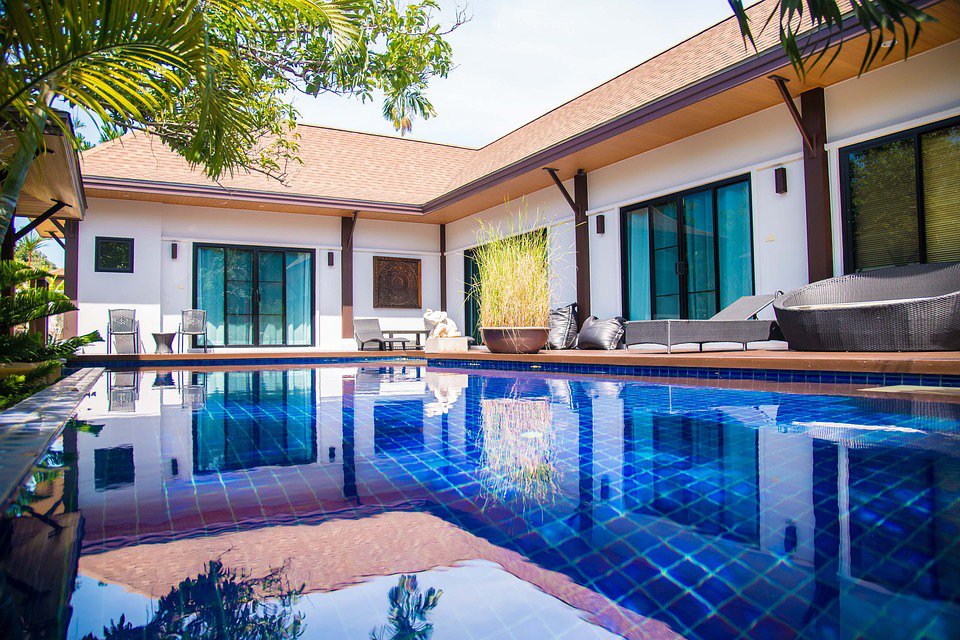 Phuket se prépare à accueillir les premiers touristes pour la “quarantaine en villas”
