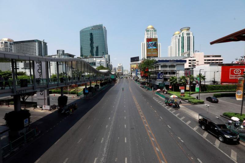 Bangkok: La réouverture des commerces est reportée.