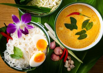 Pourquoi la cuisine thaïlandaise est-elle réputée pour son équilibre parfait de saveurs ?