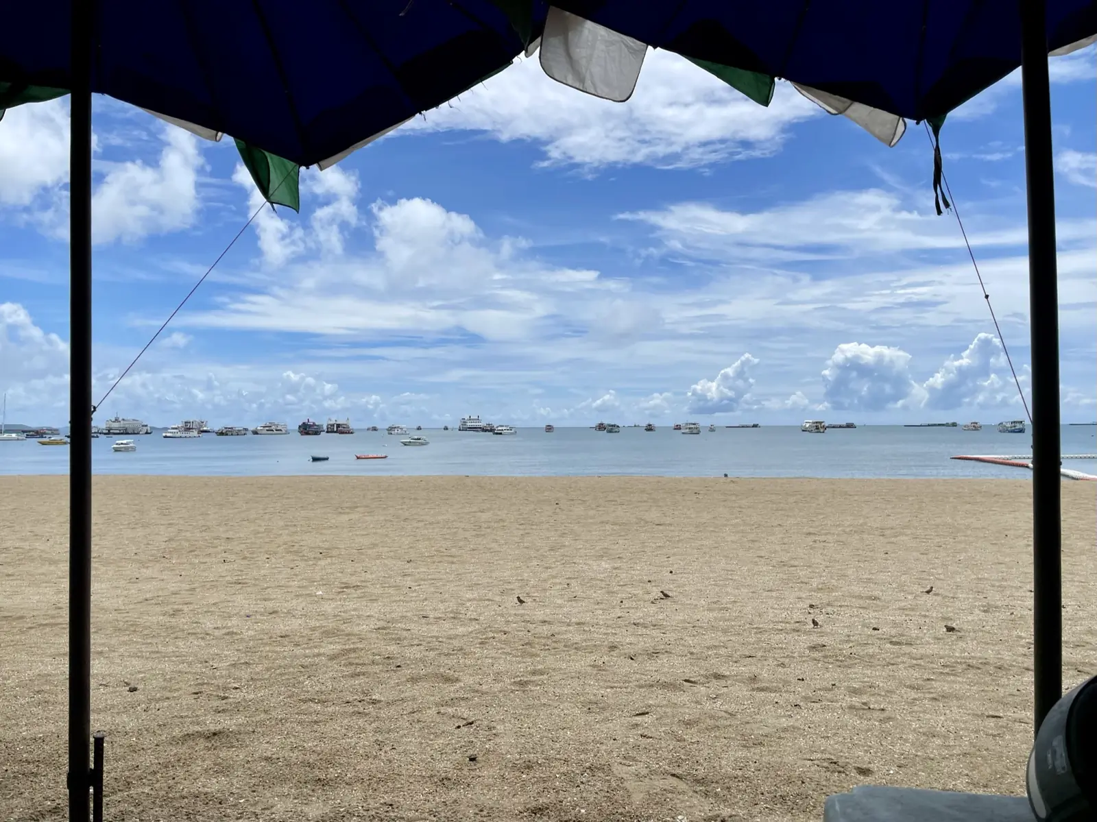 Vue du front de mer et des immeubles résidentiels à Pattaya en Thaïlande