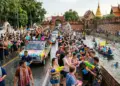 Songkran 2026 a Chiang Mai avec ambiance festive dans la vieille ville