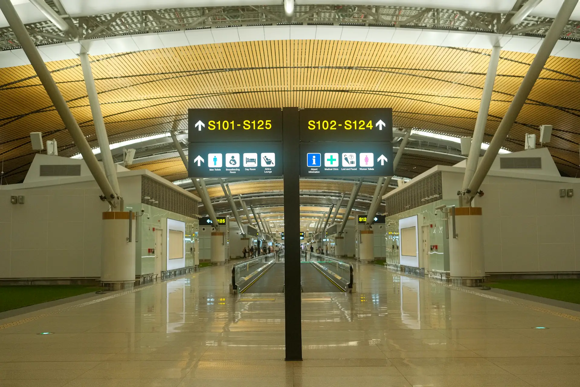 Visa run en Thaïlande 2026 : voyageurs a l aeroport de Bangkok