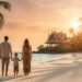Une famille regarde le coucher de soleil sur une plage thaïlandaise avec un pavillon traditionnel en arrière-plan.
