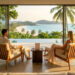 Un couple se relaxe dans une villa de luxe face à une plage paradisiaque en Thaïlande.