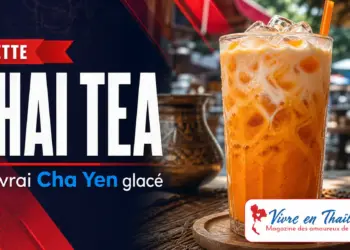 Thai Tea Cha Yen glace dans un verre avec lait et glacons en Thailande